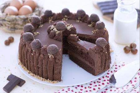 Hướng dẫn chi tiết cách làm bánh gato phủ chocolate hấp dẫn