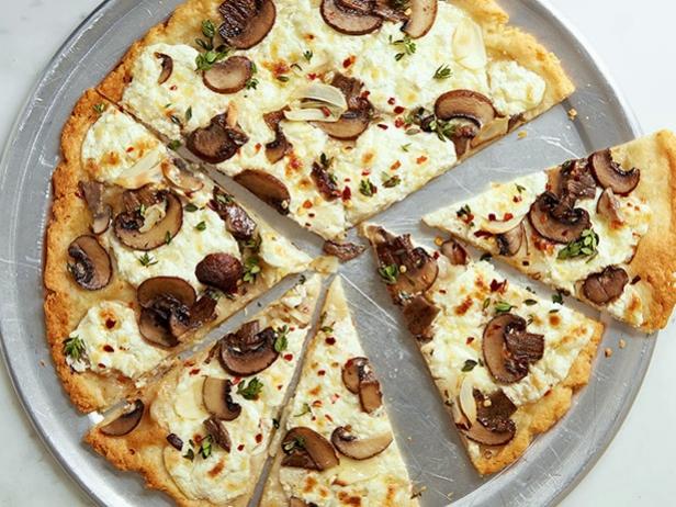 Đổi vị công thức bánh pizza nấm bắt nguồn từ Ý